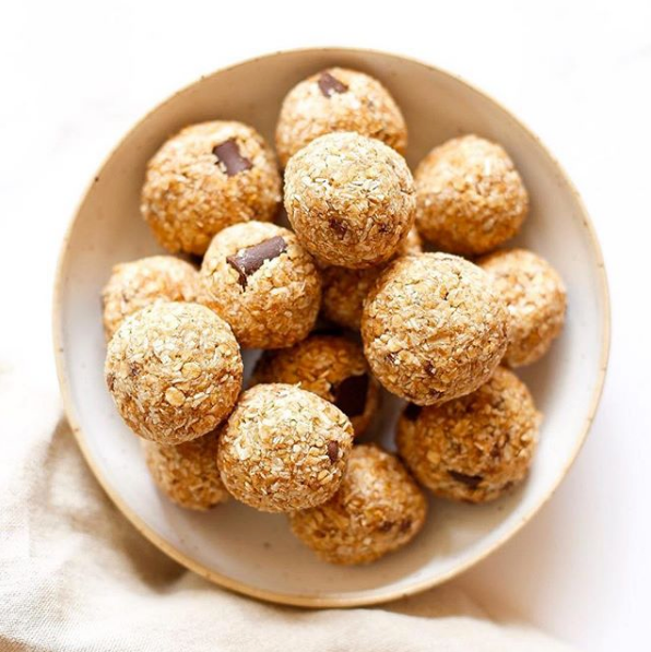 Peanut Butter & Oatmeal Chocolate Chip Energy Bites
